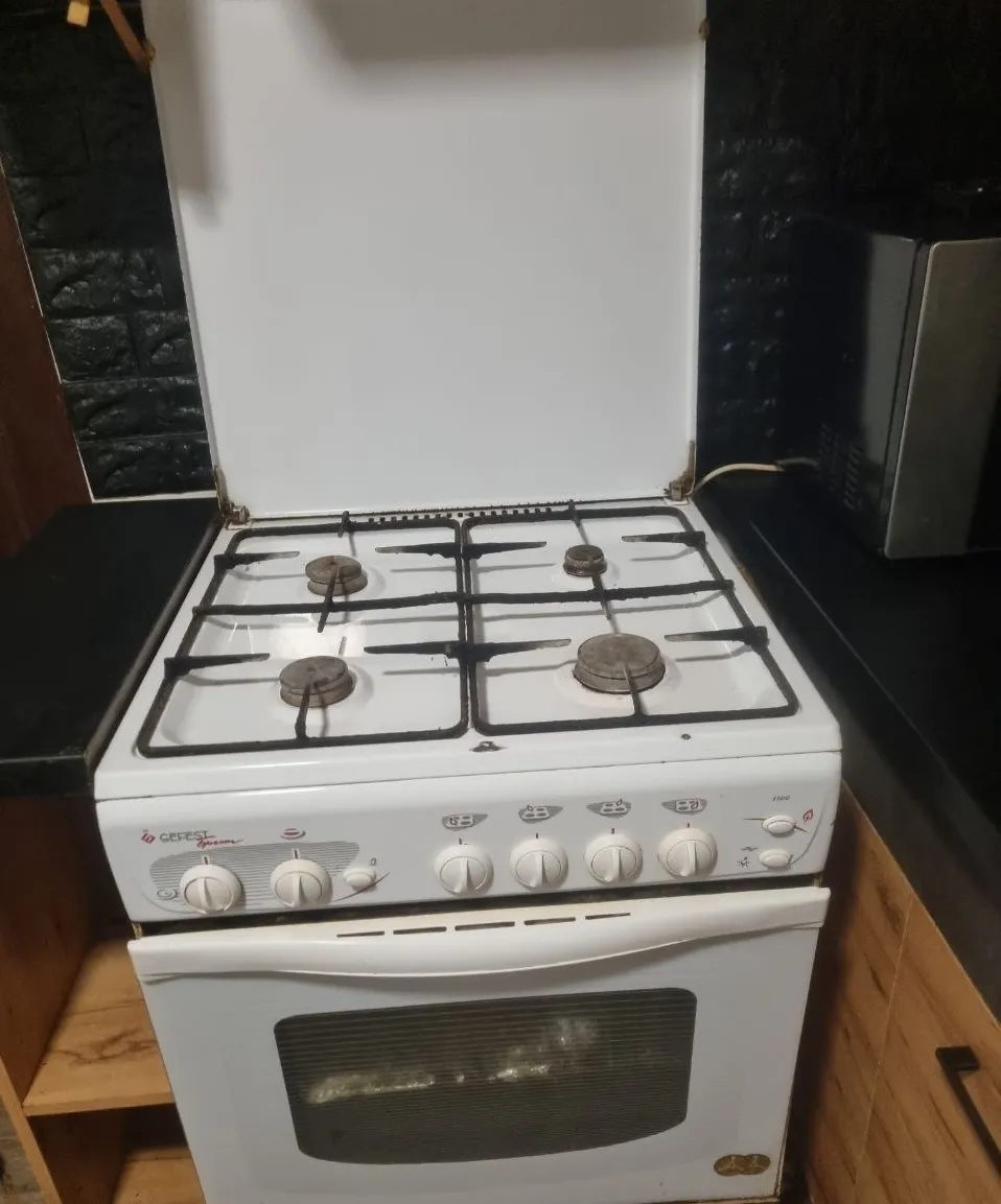 Чиста газова плита після прибирання